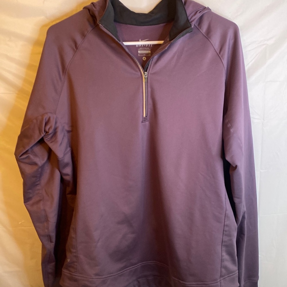 Women’s Nike DRI-FIT pullover hoodie w/ hoodie